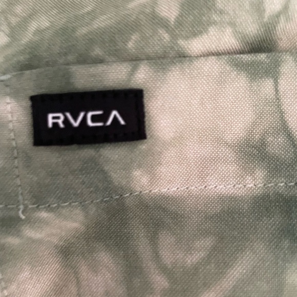 RVCA That'll Do Bleached Short Sleeve Button Down Shirt. Size X-Small - Picture 6 of 7